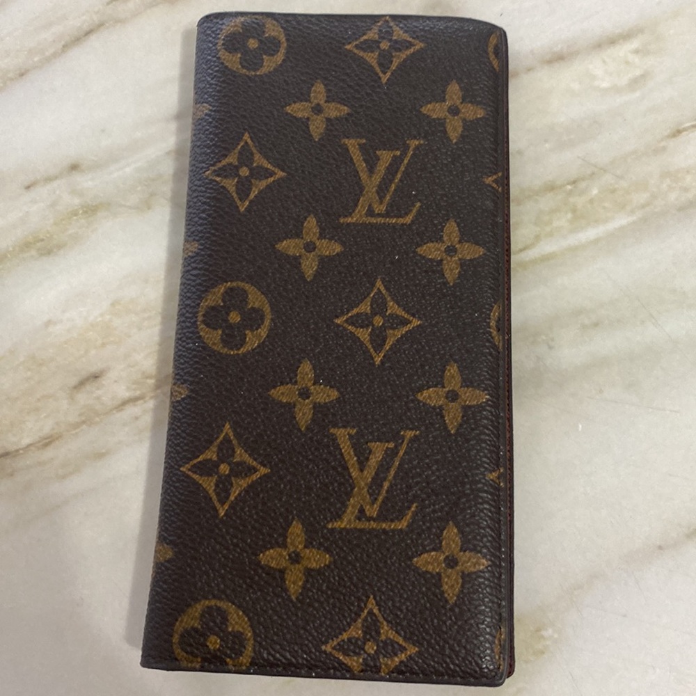 !!PRICE DROP!! Louis Vuitton Vintage wallet with dust jacket and box
